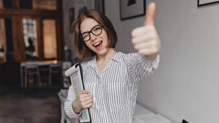 4 Cara Introvert Bisa Bersinar di Kantor Tanpa Banyak Suara