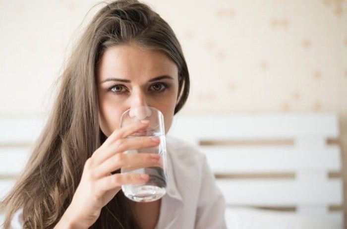 Japanese water therapy atau terapi air Jepang merupakan kebiasaan minum beberapa gelas air setelah bangun tidur.