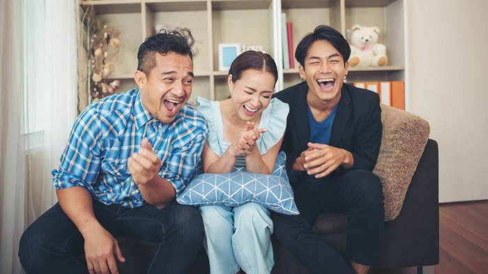 3 Ciri Kepribadian Orang yang Bisa Mengubah Trauma Jadi Cerita Lucu
