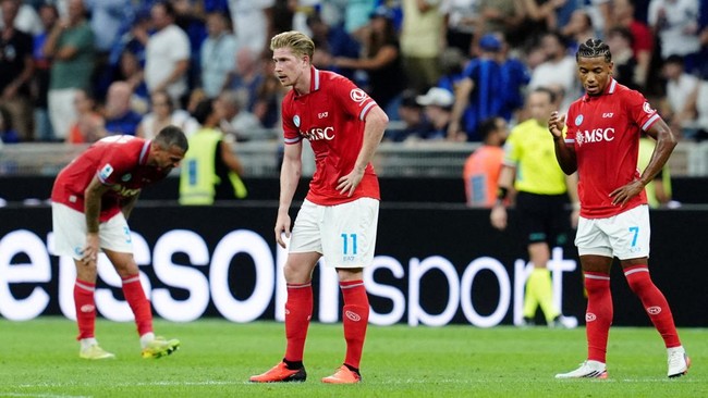 Soccer Football - Serie A - Inter Milan v Napoli - San Siro, Milan, Italy - September 5, 2026 Napoli's Kevin De Bruyne looks dejected after Inter Milan's Lautaro Martinez scores their third goal REUTERS/Matteo Ciambelli     TPX IMAGES OF THE DAY