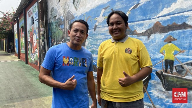 Pemerintah DKI Jakarta mewajibkan pemilahan sampah mulai April 2026. Program "Komling" jemput sampah organik dari rumah ke rumah di Gandaria Utara.