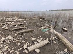 Air Waduk Gajah Mungkur Wonogiri Surut, Puluhan Makam Kuno Bermunculan
