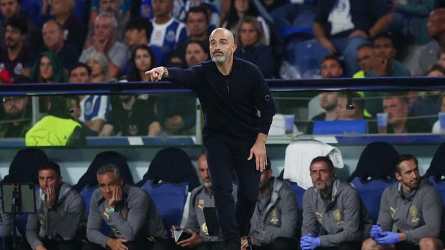 Soccer Football - UEFA Champions League - FC Porto v Manchester City - Estadio do Dragao, Porto, Portugal - September 8, 2026 Manchester City manager Enzo Maresca reacts REUTERS/Pedro Nunes