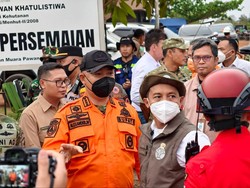 Menhut Bawa Bantuan Presiden Rp 20 Miliar untuk Tangani Karhutla Ketapang