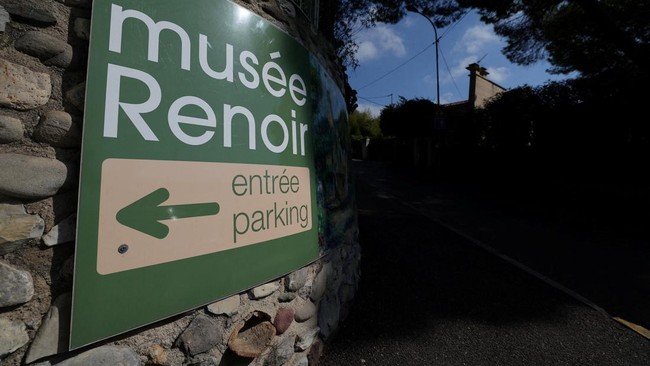 A sign indicates the entrance of the Renoir Museum after four paintings were stolen by thieves in an early-morning break-in, with two recovered nearby, in Cagnes-sur-Mer, on the French Riviera, France, September 8, 2026. REUTERS/Manon Cruz