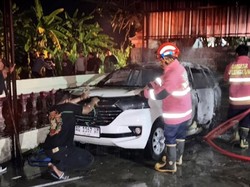 Amuk Suami di Tulungagung Bakar Mobil Pria Terduga Selingkuhan Istri