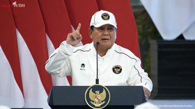 Presiden Prabowo instruksikan TNI AL bergabung mencari lima jurnalis dan kru yang hilang saat meliput erupsi Gunung Anak Krakatau di Selat Sunda.