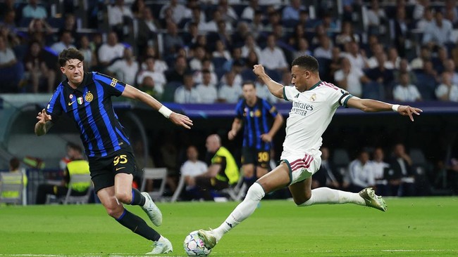 Soccer Football - UEFA Champions League - Real Madrid v Inter Milan - Estadio Bernabeu, Madrid, Spain - September 8, 2026 Real Madrid's Kylian Mbappe scores their first goal REUTERS/Violeta Santos Moura