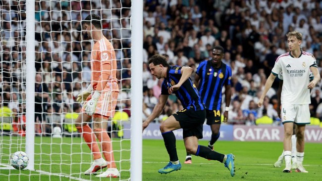 Soccer Football - UEFA Champions League - Real Madrid v Inter Milan - Estadio Bernabeu, Madrid, Spain - September 8, 2026 Inter Milan's Carlos Augusto celebrates scoring their first goal REUTERS/Violeta Santos Moura