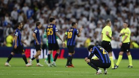 Soccer Football - UEFA Champions League - Real Madrid v Inter Milan - Estadio Bernabeu, Madrid, Spain - September 8, 2026 Inter Milan's Curtis Jones looks dejected after the match REUTERS/Violeta Santos Moura