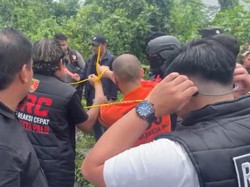 Pembunuh Satu Keluarga di Palu Peragakan 34 Adegan Rekonstruksi