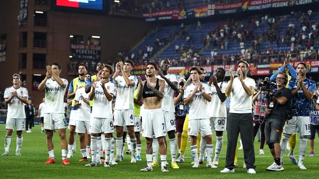 Soccer Football - Serie A - Genoa v Como - Stadio Comunale Luigi Ferraris, Genoa, Italy - September 4, 2026 Como players applaud fans after the match REUTERS/Matteo Ciambelli