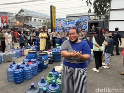 Armada Water Cannon Dipakai Salurkan Air Bersih di Pontianak
