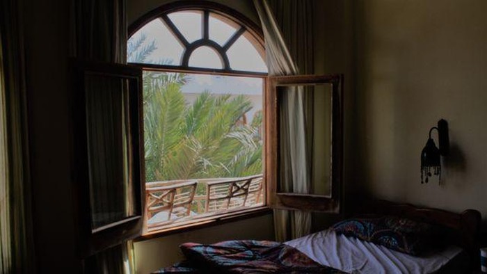 Tidur dengan Jendela Terbuka, Amankah untuk Kesehatan?