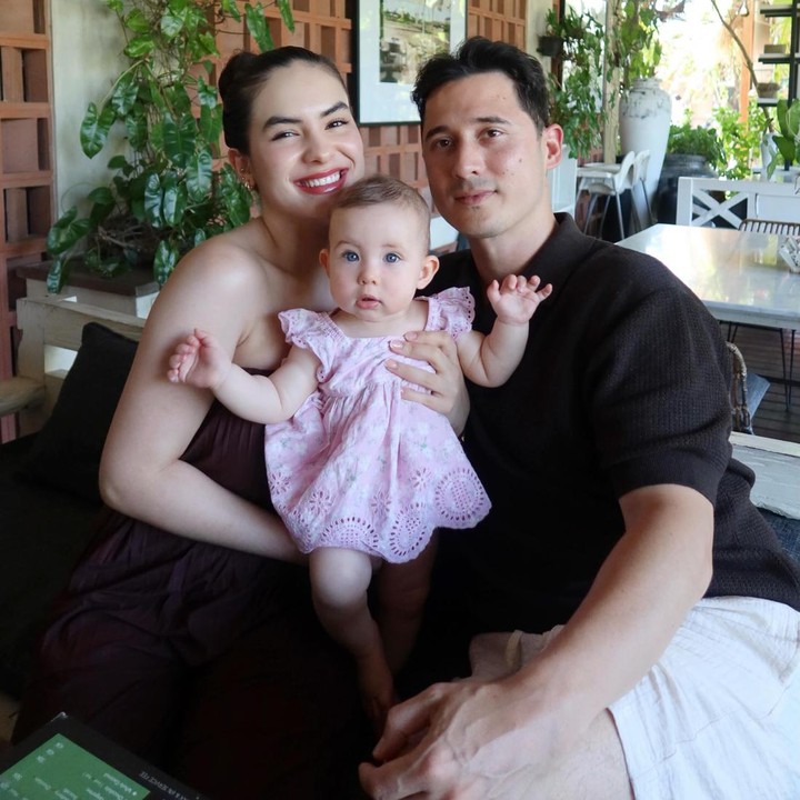 <p>Pasangan Steffi Zamora dan Nino Fernandez memiliki seorang anak perempuan bernama Kaia Lanna Fernandez, yang lahir pada 28 Desember 2025. Belum lama ini, Kaia merayakan ulang tahun ke-8 bulan. (Foto: Instagram @steffizamoraaa)</p>