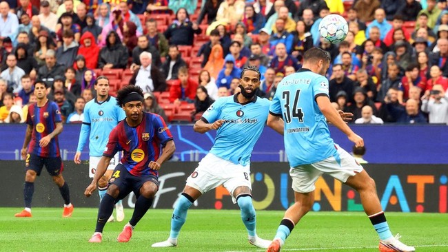 Soccer Football - UEFA Champions League - FC Barcelona v Feyenoord - Spotify Camp Nou, Barcelona, Spain - September 9, 2026 FC Barcelona's Karim Adeyemi scores their second goal REUTERS/Albert Gea