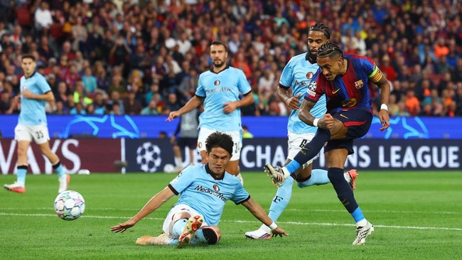 Soccer Football - UEFA Champions League - FC Barcelona v Feyenoord - Spotify Camp Nou, Barcelona, Spain - September 9, 2026 FC Barcelona's Raphinha scores their third goal REUTERS/Albert Gea