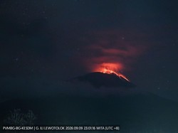 Ile Lewotolok Meletus 388 Kali Disertai Gemuruh dan Lontaran Lava Pijar