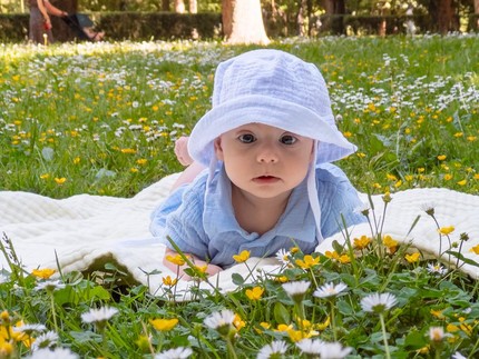 150 Nama Bayi Terinspirasi Bunga Daisy dan Artinya untuk Laki-laki dan Perempuan