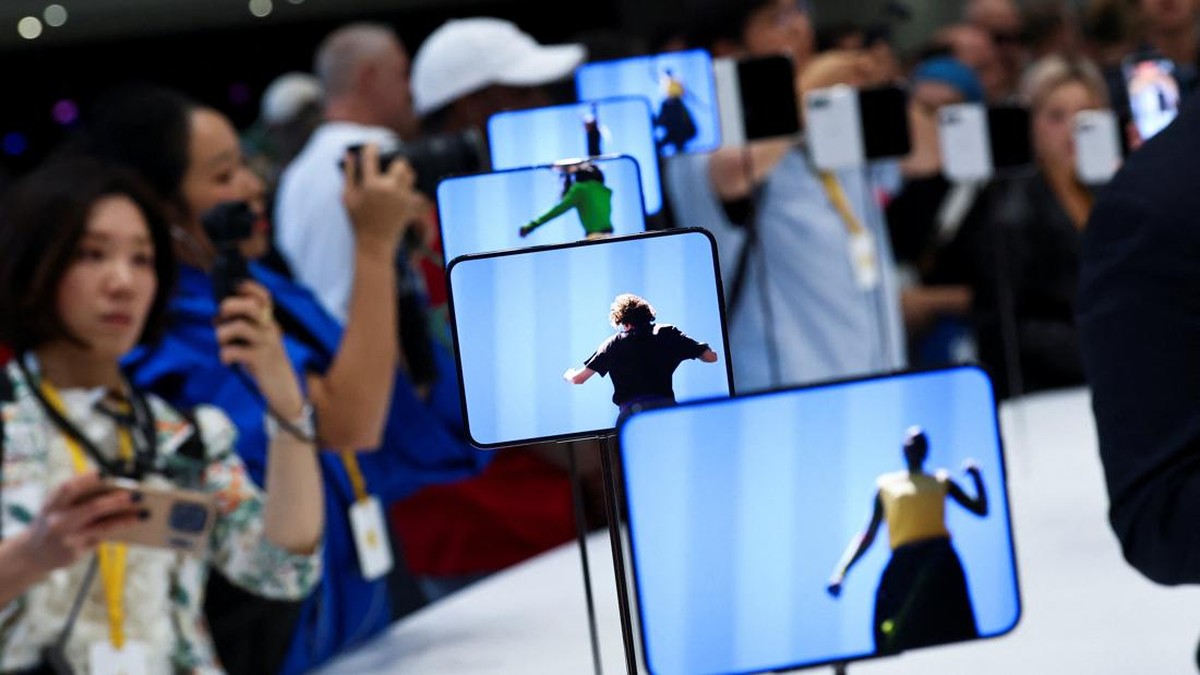 New foldable iPhone Duo devices on display during Apple's event at the Steve Jobs Theater in Cupertino, California, U.S. September 9, 2026. REUTERS/Carlos Barria
