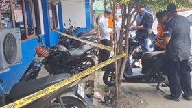 Kantor Komisi Nasional Hak Asasi Manusia (Komnas HAM) Perwakilan Papua diteror dengan lemparan bom molotov oleh orang tak dikenal pada Rabu (9/9).