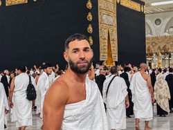 Karim Benzema Tunaikan Umrah, Foto di Depan Kabah Curi Perhatian Publik