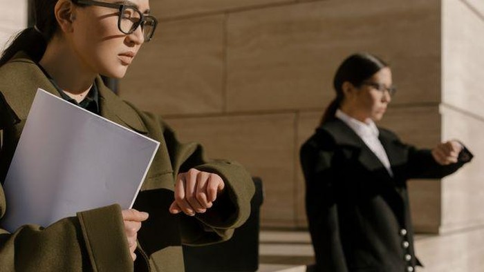 4 Ciri Kepribadian Orang yang Suka Datang Terlambat ke Kantor