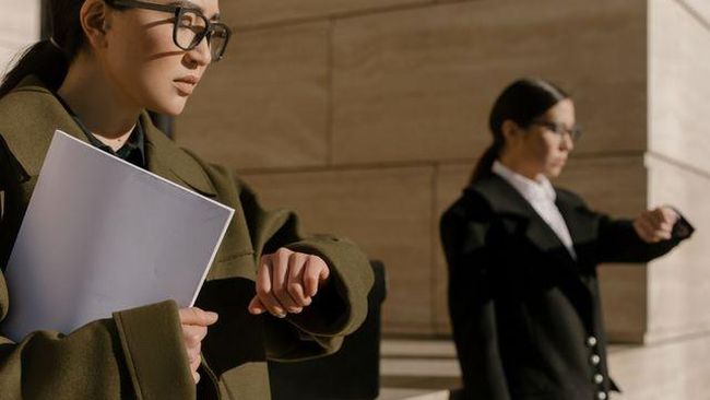 Ciri Kepribadian Orang yang Suka Datang Terlambat ke Kantor