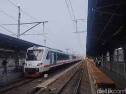 Kereta Bandara yang Dioper ke KRL Pink Line Bikin Takjub Anker