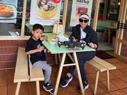 Potret Hangat Mantan Menlu Retno Marsudi dengan Cucu-cucunya, Antar Ujian Taekwondo hingga Lomba Renang