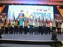 Walkot Pekanbaru Agung Nugroho Raih 4 Penghargaan IMT-GT Green City Award