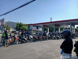 Kecewanya Warga Kehabisan Pertalite Usai 1 Jam Antre di SPBU Makassar