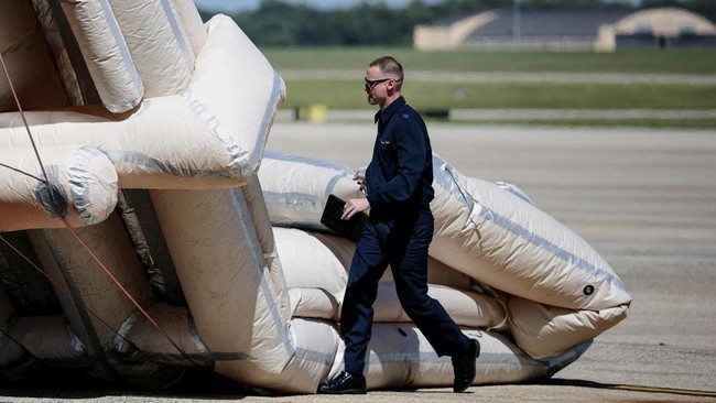 The emergency slide of Air Force One is deployed ahead of U.S. President Donald Trump's trip to the Republican National Midterm Convention, at Joint Base Andrews, Maryland, U.S., September 9, 2026. REUTERS/Evan Vucci