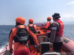 Sampan Fiber Pecah Dihantam Kayu di Perairan Pulukan, Satu Nelayan Hilang