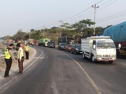 Jatuh Saat Salip Truk di Jalur Pantura Sluke Rembang, Seorang Pelajar Tewas