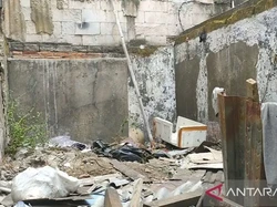 Sejoli di Jakbar Bunuh Bayi yang Baru Lahir, Jasad Dikubur di Rumah Roboh