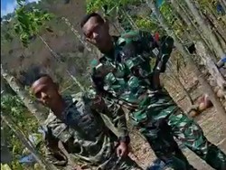 Video: 2 Prajurit TNI Aniaya Warga NTT di Depan Istri-Anak Korban