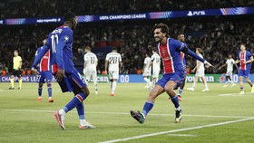 Soccer Football - UEFA Champions League - Paris St Germain v Slovan Bratislava - Parc des Princes, Paris, France - September 9, 2026 Paris St Germain's Ferran Torres celebrates scoring their fifth goal with Ousmane Dembele REUTERS/Benoit Tessier