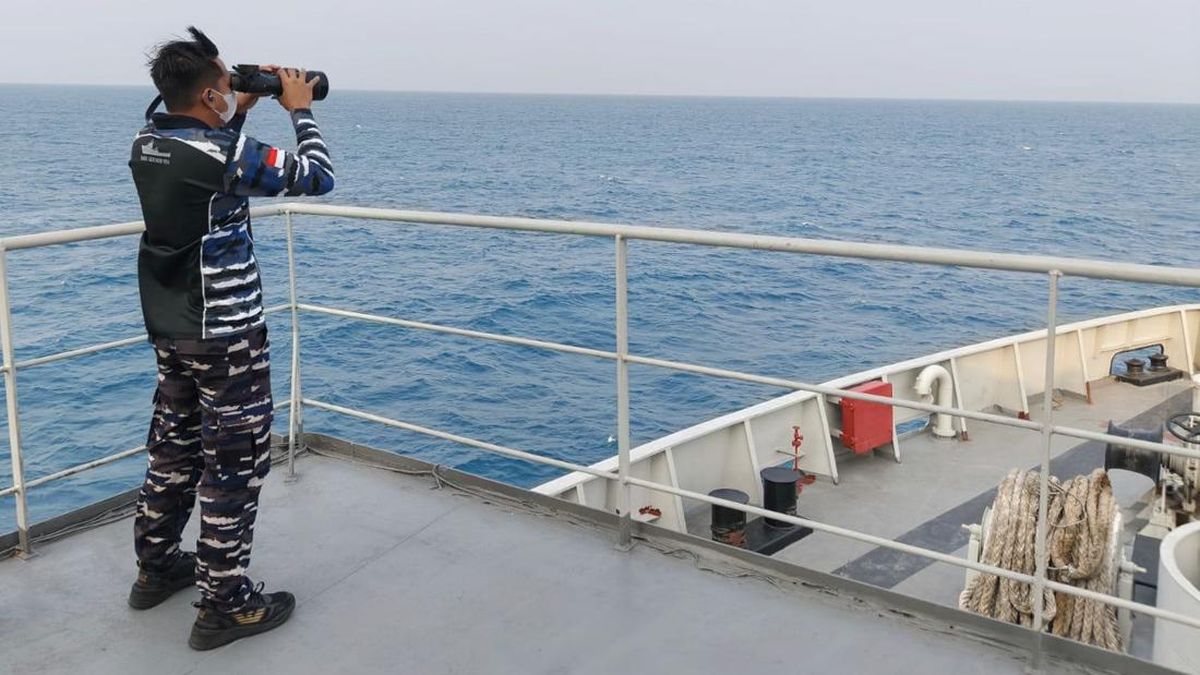 KRI Kerambit Cari Jurnalis Hilang ke Pulau Sertung Dekat Anak Krakatau