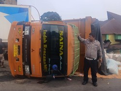 Detik-detik Kecelakaan Beruntun di Sibolangit Sebabkan Rumah-Sekolah Rusak