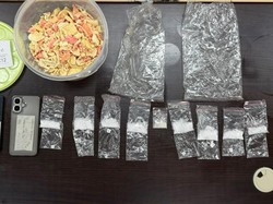 Selundupkan 9 Paket Sabu dalam Kerupuk ke Rutan Surabaya, Wanita Ditangkap