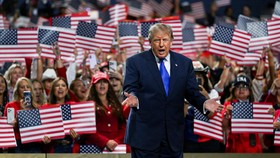 U.S. President Donald Trump gestures on stage at the Republican National Midterm Convention in Dallas, Texas, U.S., September 9, 2026. REUTERS/Callaghan O'Hare REFILE - QUALITY REPEAT