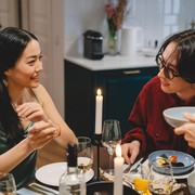 4 Ciri Kepribadian Si Social Butterfly, Gampang Bergaul dengan Siapa Saja!