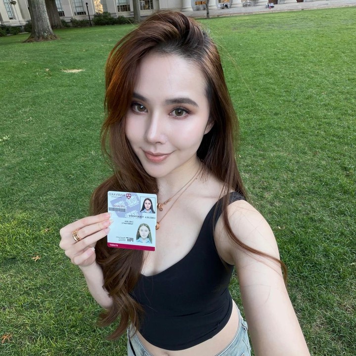 <p>Agatha Chelsea mengungkap perasaannya yang begitu bahagia karena bisa memulai perkuliahan di dua kampus ternama ini. "Salah satu hal yang paling membuat saya bersemangat tahun ini adalah kesempatan untuk mengambil mata kuliah lintas kampus (*<em>cross-registration</em>*) di MIT! Ada begitu banyak kelas yang ingin saya ikuti dan hal yang ingin saya coba. Bagian tersulitnya adalah menentukan prioritas dan menerima kenyataan bahwa saya tidak mungkin memasukkan semuanya ke dalam satu tahun saja," ungkapnya. (Foto: Instagram @agatha_chelsea)</p>