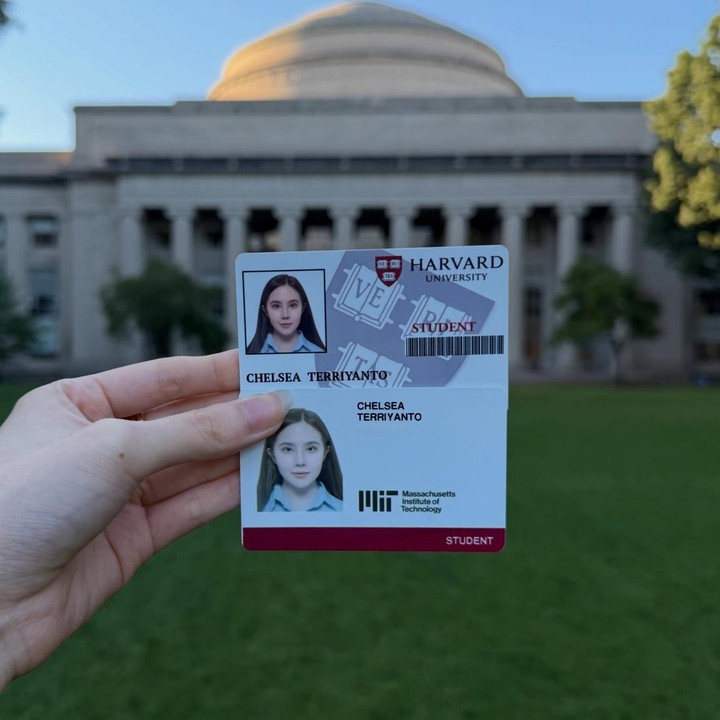 <p>Melalui unggahan di Instagram, Agatha Chelsea membagikan potret kartu mahasiswanya di Harvard University dan MIT. Foto ini diambil dengan latar bangunan eksotis di MIT. "Rasanya masih luar biasa bisa kuliah di Harvard sekaligus MIT. Chelsea kecil pasti akan sangat takjub dan heboh kalau tahu hal ini," tulis Agatha Chelsea. (Foto: Instagram @agatha_chelsea)</p>
