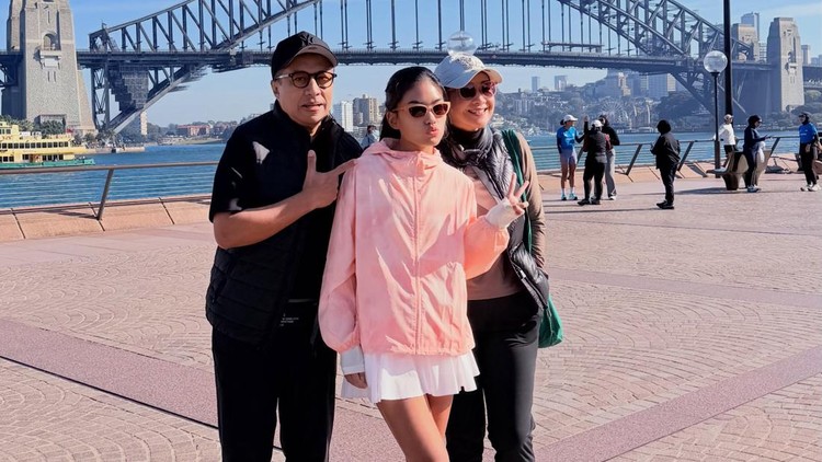 Alya Rohali dan keluarga