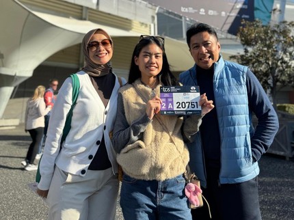 Meski Anak Sudah Menikah, Intip Momen Alya Rohali & Suami Setia Dampingi Namira Marathon di Sydney