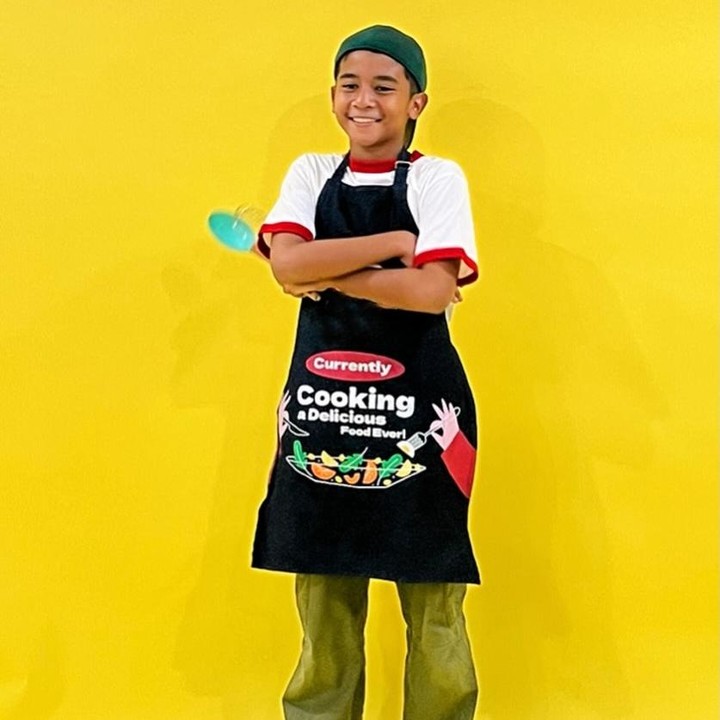 <p>Melihat minat sang putra, Enno mengaku senang karena hobinya dan sang suami di dapur menurun kepada anak. &ldquo;Sebenarnya senang banget karena memang kan aku sama suami, kita suka masak banget kan di dapur dan memang melibatkan anak-anak karena kebetulan anak-anak semua di rumah kan laki-laki semua,&rdquo; ungkap Enno.&nbsp;(Foto: Instagram @ennolerian_)</p>