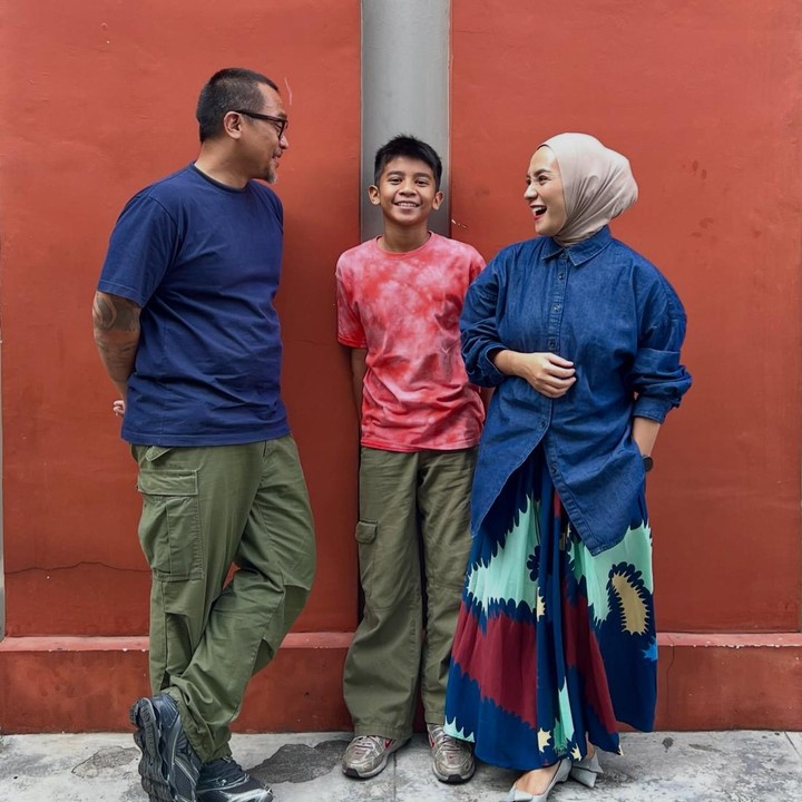<p>Hal tersebut terlihat dari sejumlah unggahan Enno di akun Instagram pribadinya yang memperlihatkan Abi antusias mengolah berbagai hidangan, Bunda.&nbsp;(Foto: Instagram @ennolerian_)</p>