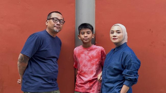 Potret Abi Putra Enno Lerian yang Hobi Masak, Jago Bikin Butter Chicken